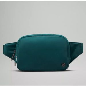 Lululemon Everywhere Belt bag 2L teal